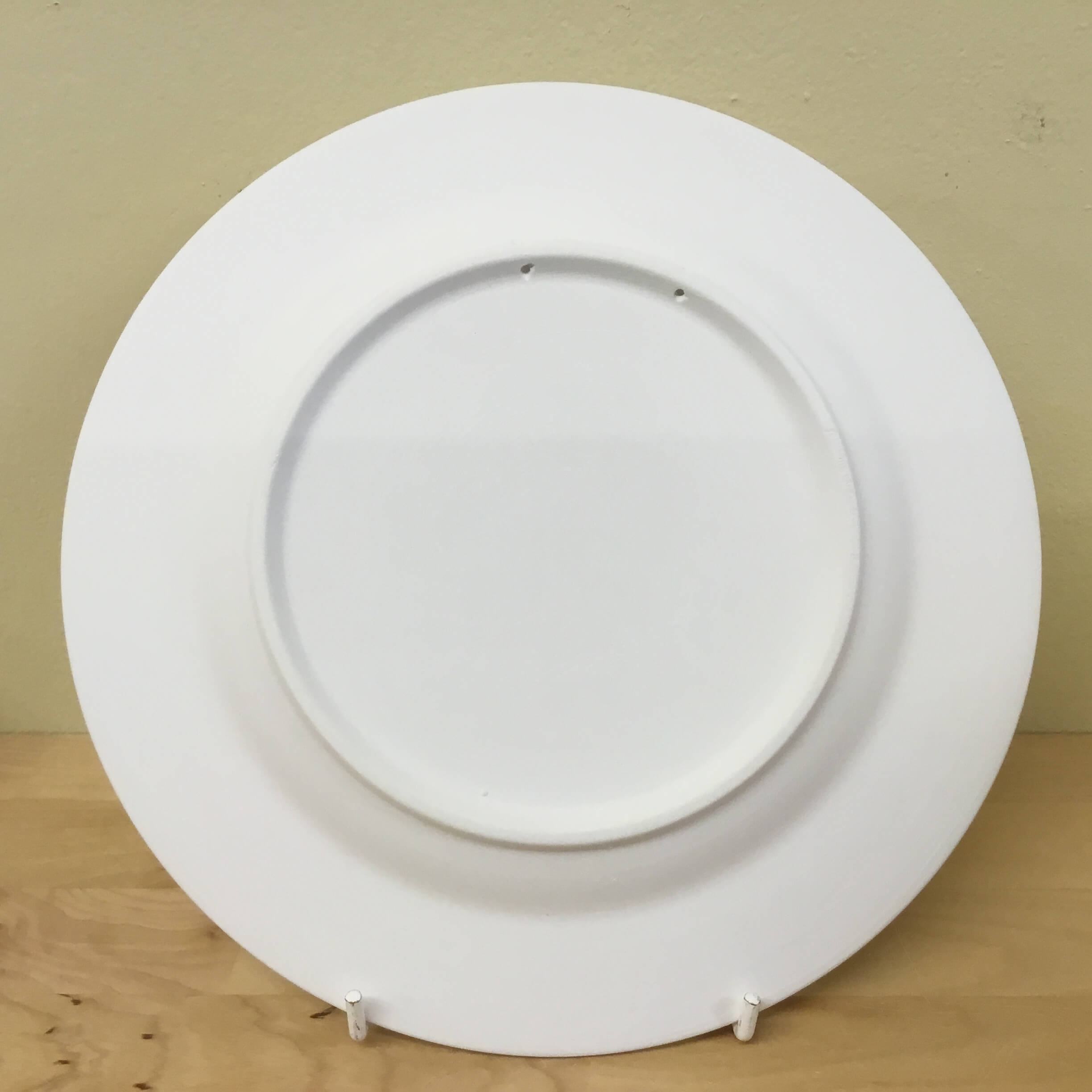 Back of Rim Salad Plate w/ Hanging Holes 19.5cm